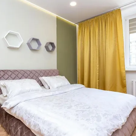 Luxury With 2 Bedrooms On Nezavisimosti 23 *
